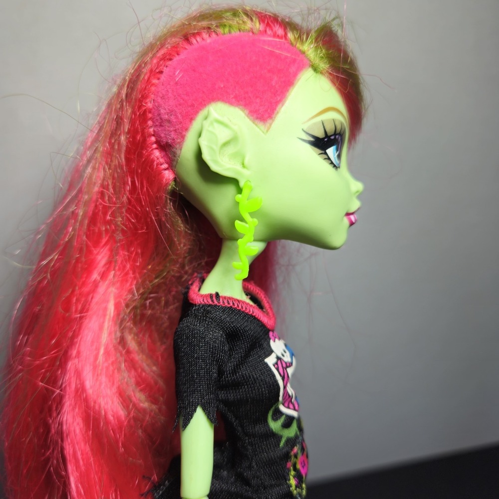 Monster High Ghoul Spirit Venus McFlytrap Doll Toy Pink Hair - Picture 5 of 6